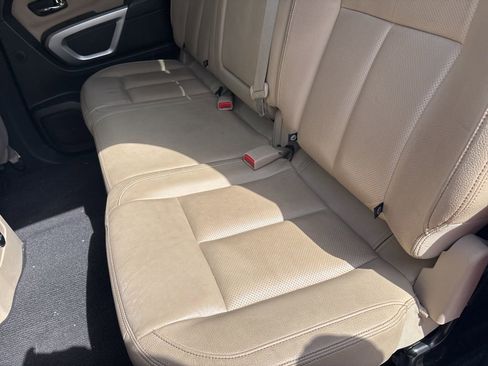 Used 2018 Nissan Titan SL w/ Chrome Package image 40