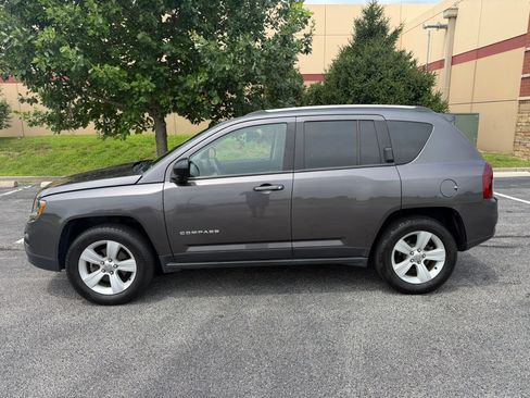 Used 2017 Jeep Compass Sport w/ Power Value Group AWD/4WD image 2