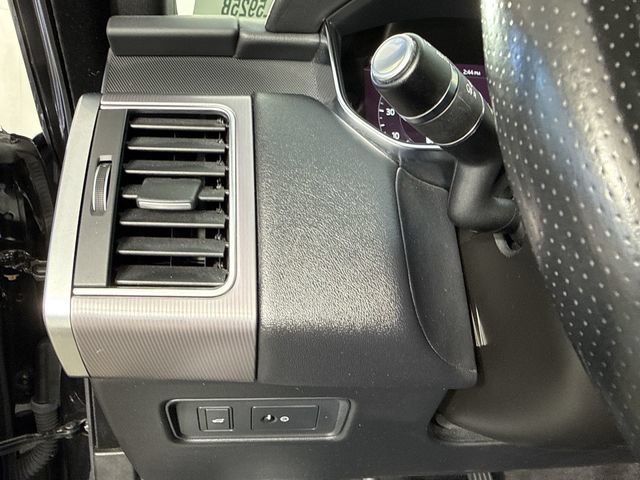 Used 2018 Land Rover Range Rover Sport HSE AWD/4WD image 14