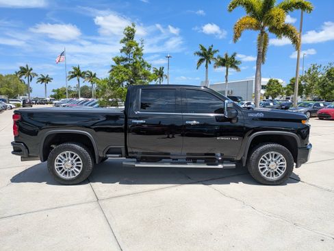 Used 2023 Chevrolet Silverado 2500 High Country AWD/4WD image 3