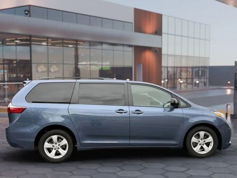 Used 2015 Toyota Sienna LE image 10