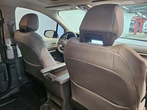 Used 2021 Toyota Sienna XLE image 19