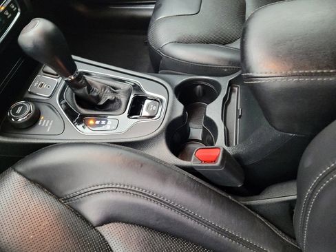 Used 2019 Jeep Cherokee Limited w/ Technology Group image 26