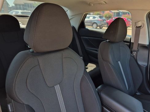 Used 2025 Hyundai Elantra SE FWD image 30