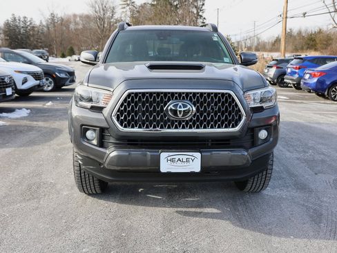 Used 2019 Toyota Tacoma TRD Sport image 2