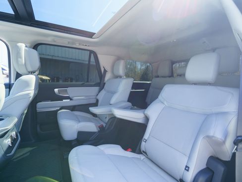 Used 2026 Ford Expedition Platinum image 11