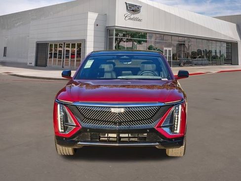 New 2025 Cadillac Lyriq Luxury image 2