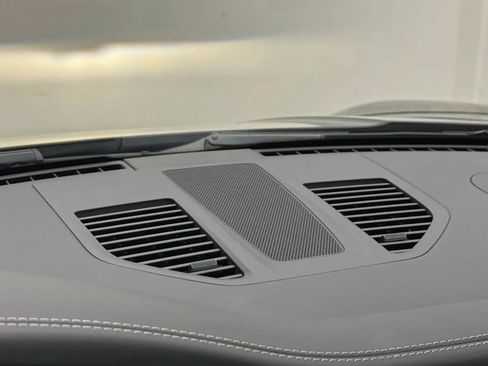 Used 2025 Porsche 911 Carrera RWD image 31