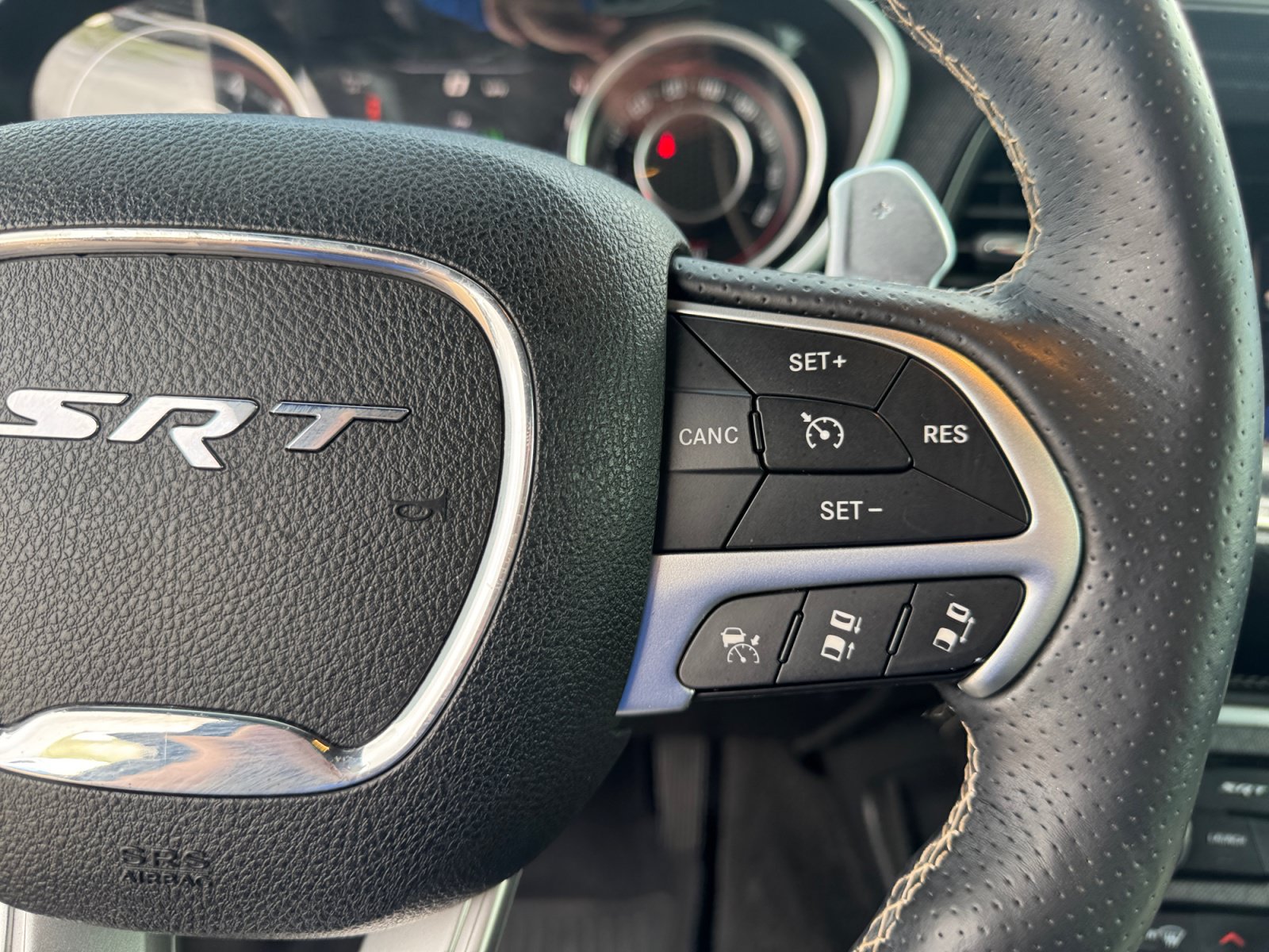 Used 2015 Dodge Challenger SRT w/ Technology Group RWD image 17