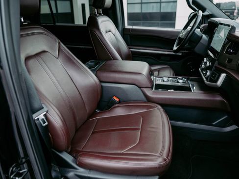 Used 2023 Ford Expedition Limited AWD/4WD image 16