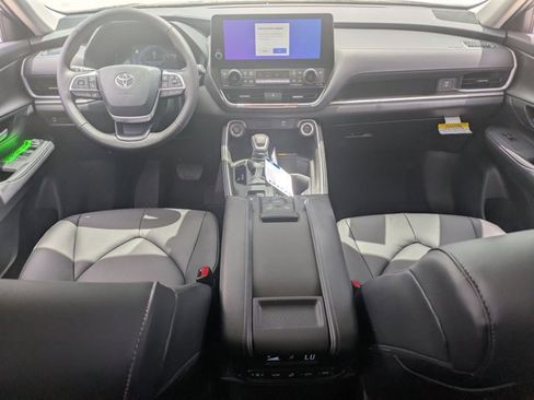 New 2026 Toyota Grand Highlander XLE image 13