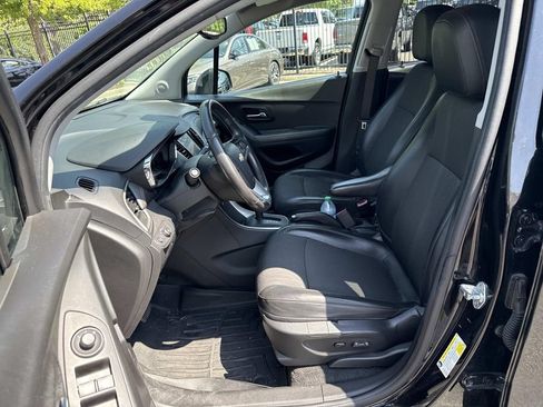 Used 2020 Chevrolet Trax LT w/ LT Convenience Package FWD image 8