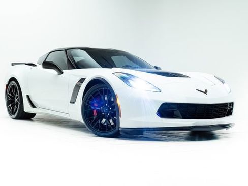 Used 2015 Chevrolet Corvette Z06 w/ 3LZ Preferred Equipment Group image 5