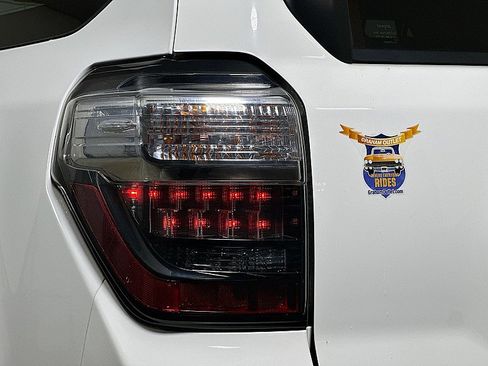 Used 2017 Toyota 4Runner SR5 Premium image 35