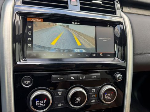 Used 2017 Land Rover Discovery HSE image 31