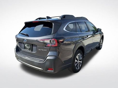 Used 2023 Subaru Outback Premium AWD/4WD image 4