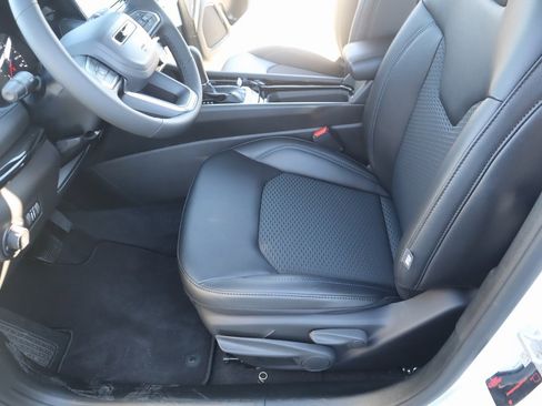 New 2026 Jeep Compass Latitude image 11