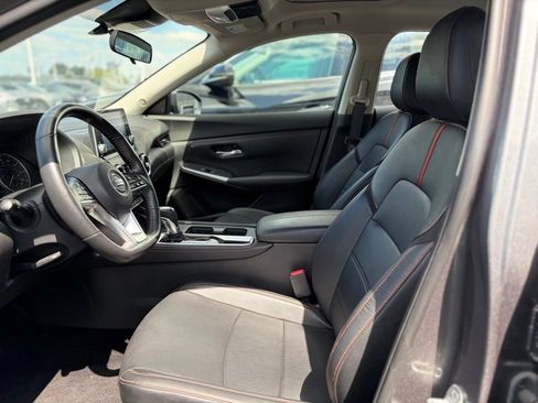 Used 2023 Nissan Sentra SR w/ SR Premium Package FWD image 21