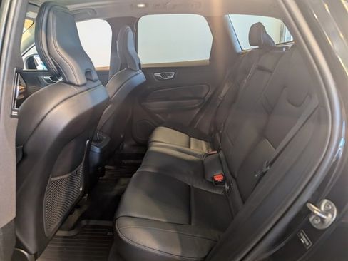 Used 2023 Volvo XC60 B5 Plus image 25