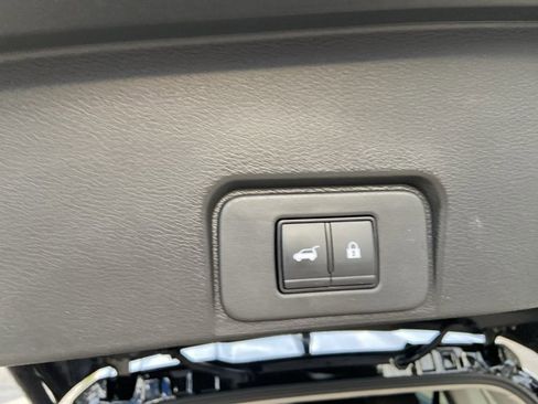 Used 2024 Nissan Rogue SV image 51