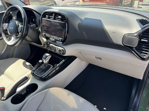 Used 2023 Kia Soul EX image 7