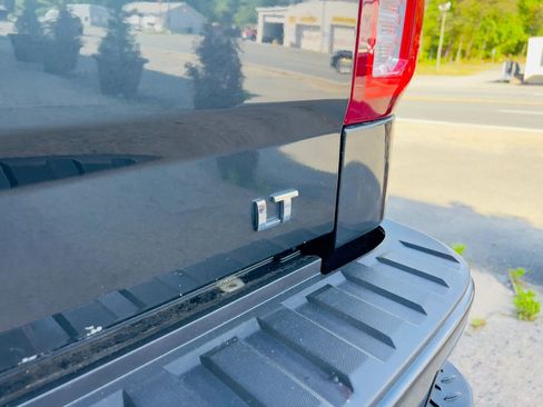 Used 2017 Chevrolet Silverado 1500 LTZ Z71 AWD/4WD image 11