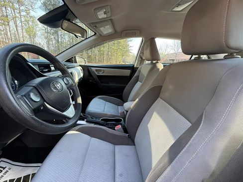 Used 2018 Toyota Corolla LE FWD image 13
