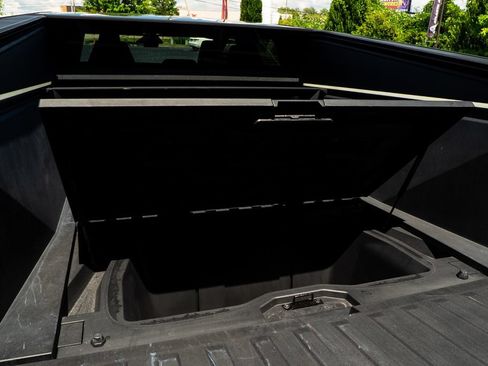 Used 2024 Tesla Cybertruck AWD Crew Cab image 15
