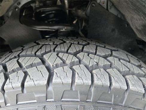 Used 2018 Toyota Tacoma SR5 image 7