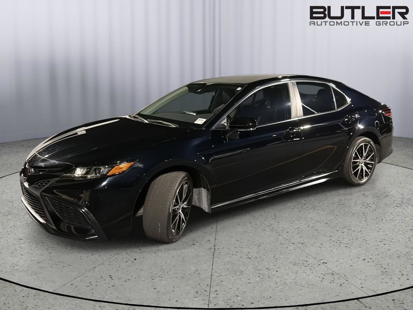 Used 2024 Toyota Camry SE w/ Convenience Package FWD image 2