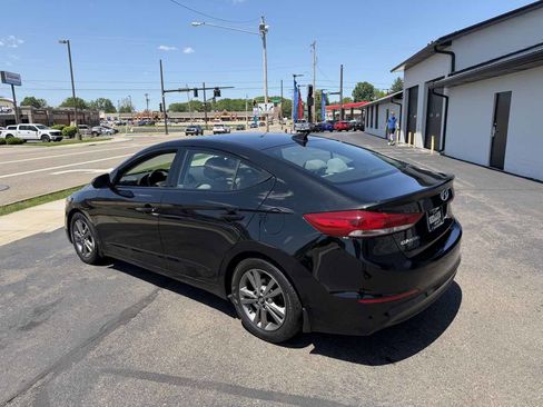 Used 2018 Hyundai Elantra SEL w/ Winter Weather Package FWD image 3