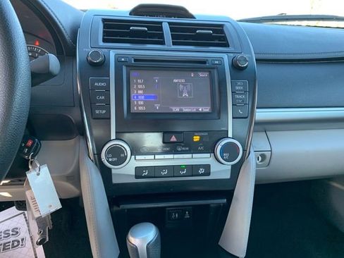 Used 2014 Toyota Camry LE image 18