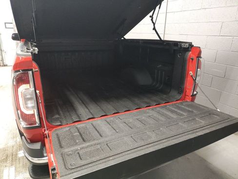 Used 2016 GMC Canyon SLT w/ Driver Alert Package image 20