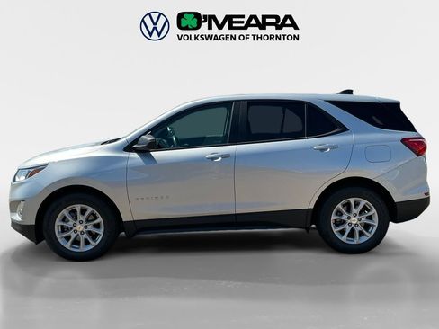 Used 2021 Chevrolet Equinox LS w/ LS Convenience Package FWD image 2