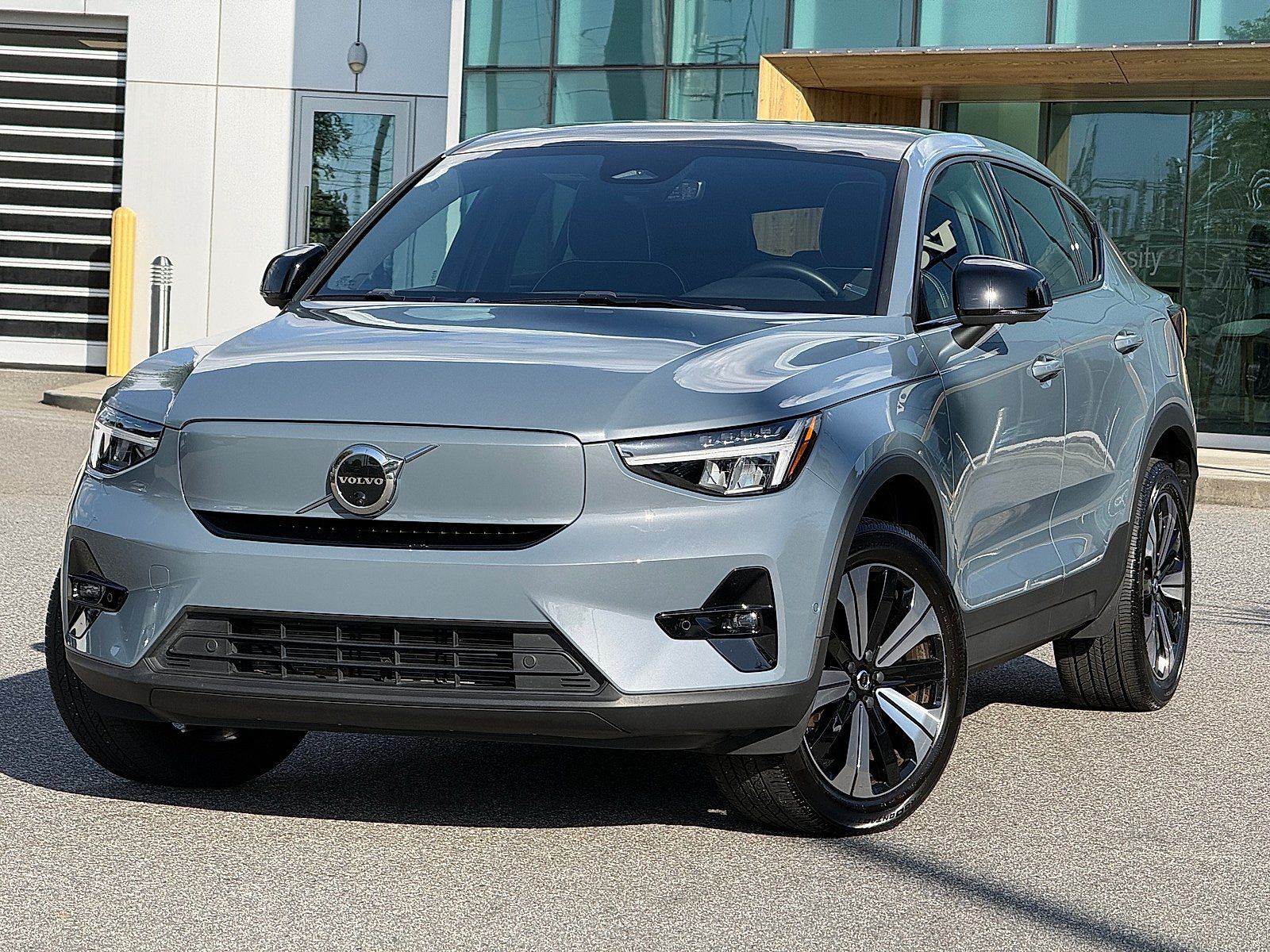 Certified 2023 Volvo C40 P8 Recharge Plus AWD/4WD image 1