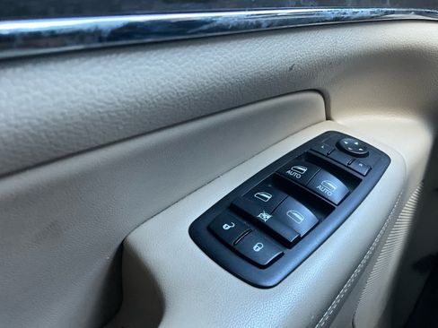 Used 2017 Jeep Grand Cherokee Limited AWD/4WD image 16