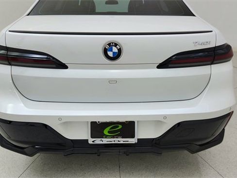 Used 2023 BMW 740i 740i w/ Executive Package image 11