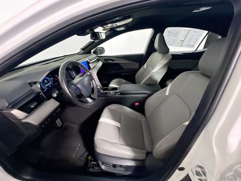 Used 2025 Toyota Camry SE FWD image 14