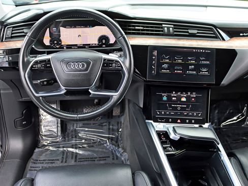 Used 2019 Audi e-tron Prestige w/ Prestige Package image 18