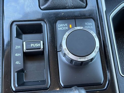 Used 2022 Toyota Tundra SR5 w/ SR5 Convenience Package AWD/4WD image 22