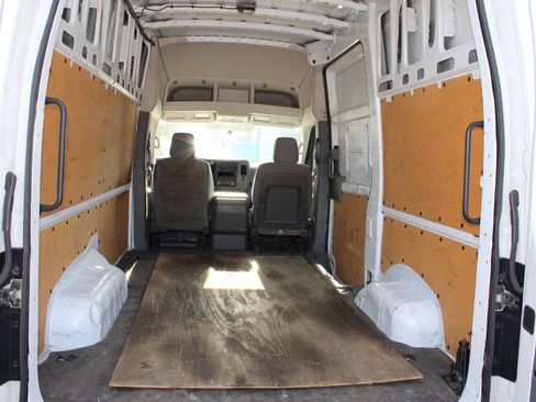 Used 2019 Nissan NV 2500 SV RWD image 21