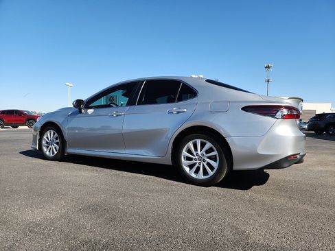 Used 2023 Toyota Camry LE image 4
