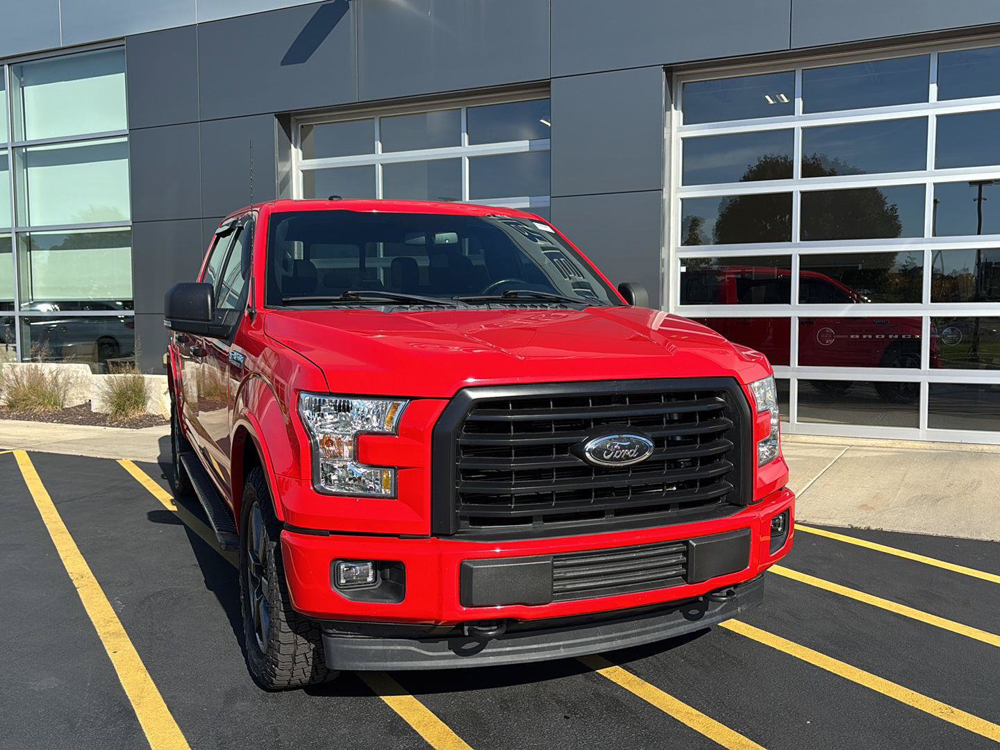 Used 2017 Ford F150 XLT w/ Equipment Group 302A Luxury AWD/4WD image 4