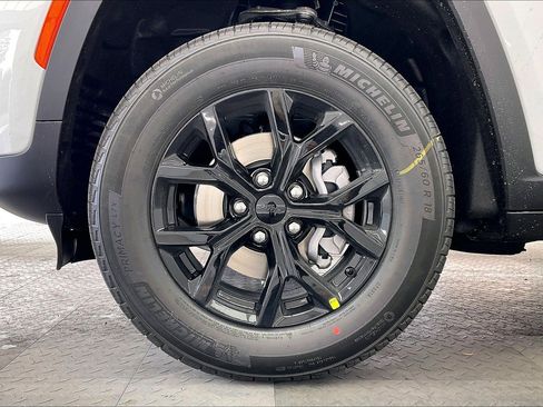 New 2025 Jeep Grand Cherokee 4WD image 14