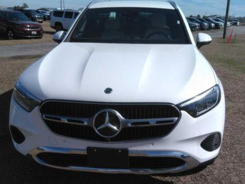 Used 2024 Mercedes-Benz GLC 300 4MATIC image 1