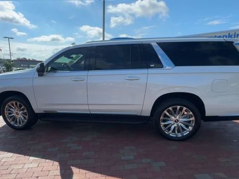Used 2024 Cadillac Escalade ESV Premium Luxury RWD image 8