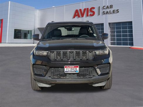 Used 2024 Jeep Grand Cherokee Altitude image 2