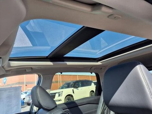 New 2025 Nissan Rogue SL w/ Tech Package image 10