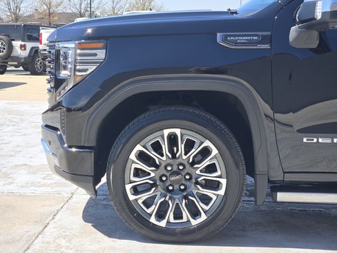 Used 2023 GMC Sierra 1500 Denali Ultimate image 9