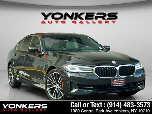 Used 2022 BMW 540i xDrive w/ Premium Package image 9